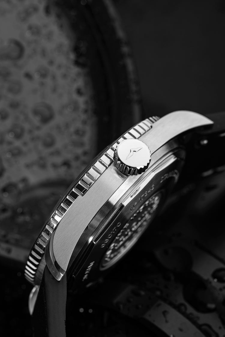 Skindiver Nautique - Black with White Lum